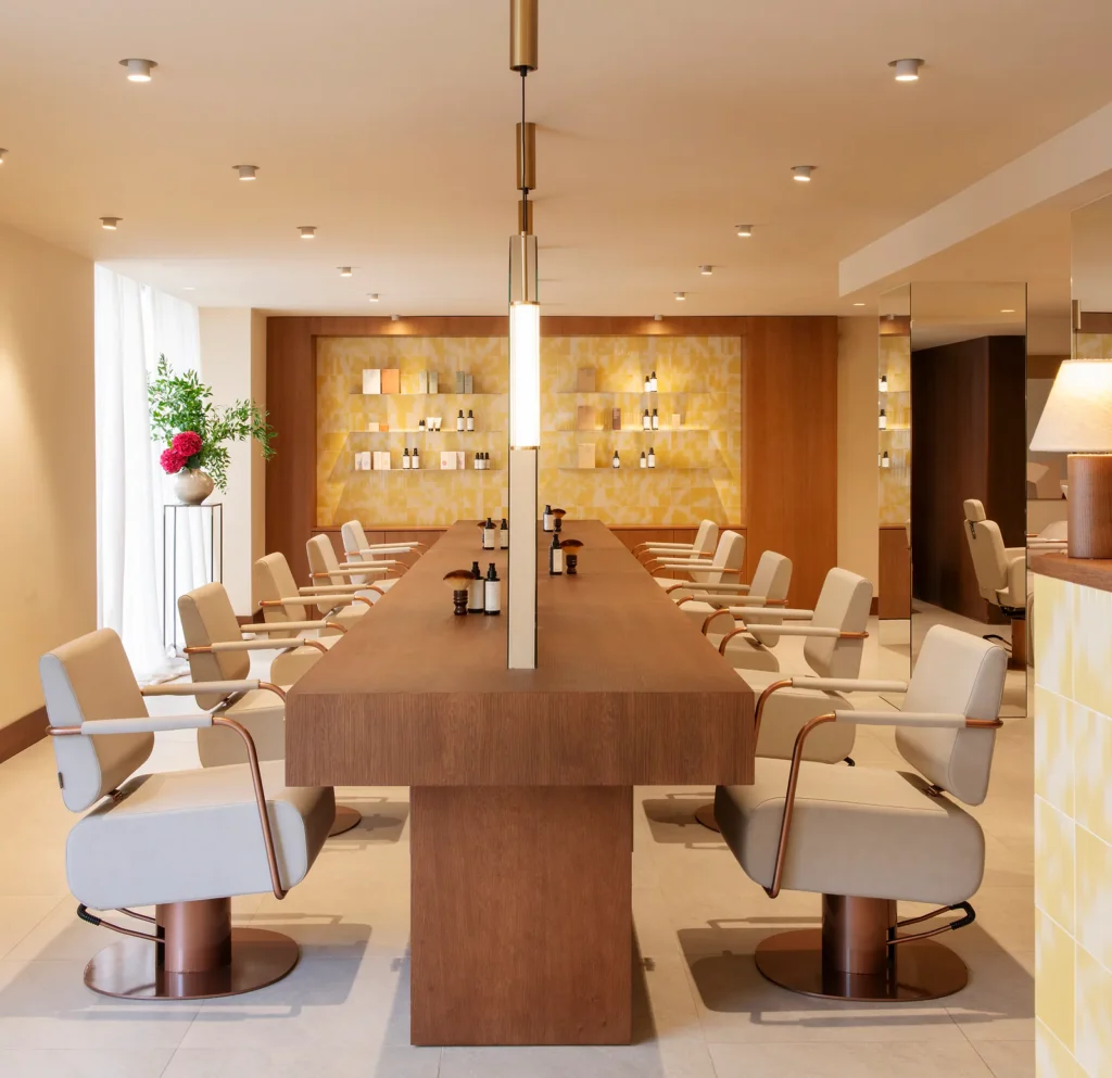 Interior de El Salón, peluquería con historia en Palma de Mallorca